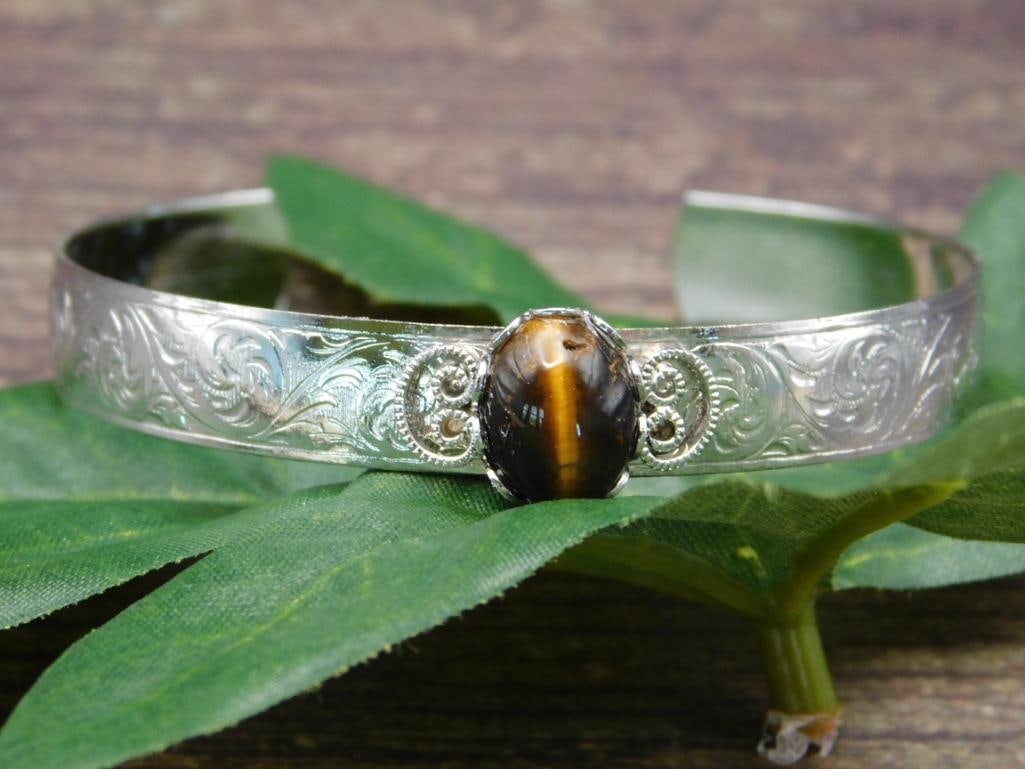 CATS EYE METAL CUFF ROCK STONE LAPIDARY SPECIMEN: CATS EYE METAL CUFF ROCK STONE LAPIDARY SPECIMEN