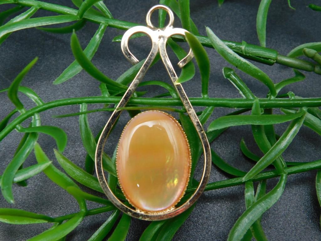 GENUINE STONE PENDANT ROCK STONE LAPIDARY SPECIMEN: GENUINE STONE PENDANT ROCK STONE LAPIDARY SPECIMEN