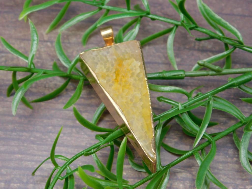 AGATE PENDANT ROCK STONE LAPIDARY SPECIMEN: AGATE PENDANT ROCK STONE LAPIDARY SPECIMEN