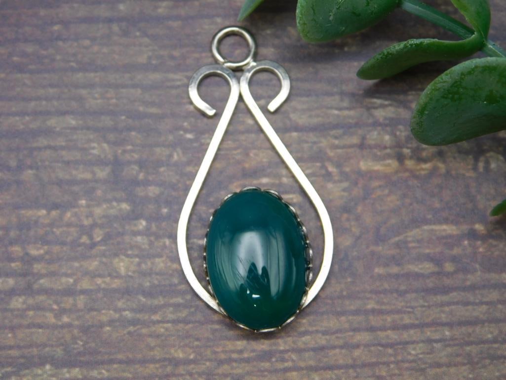 AVENTURINE PENDANT ROCK STONE LAPIDARY SPECIMEN: AVENTURINE PENDANT ROCK STONE LAPIDARY SPECIMEN