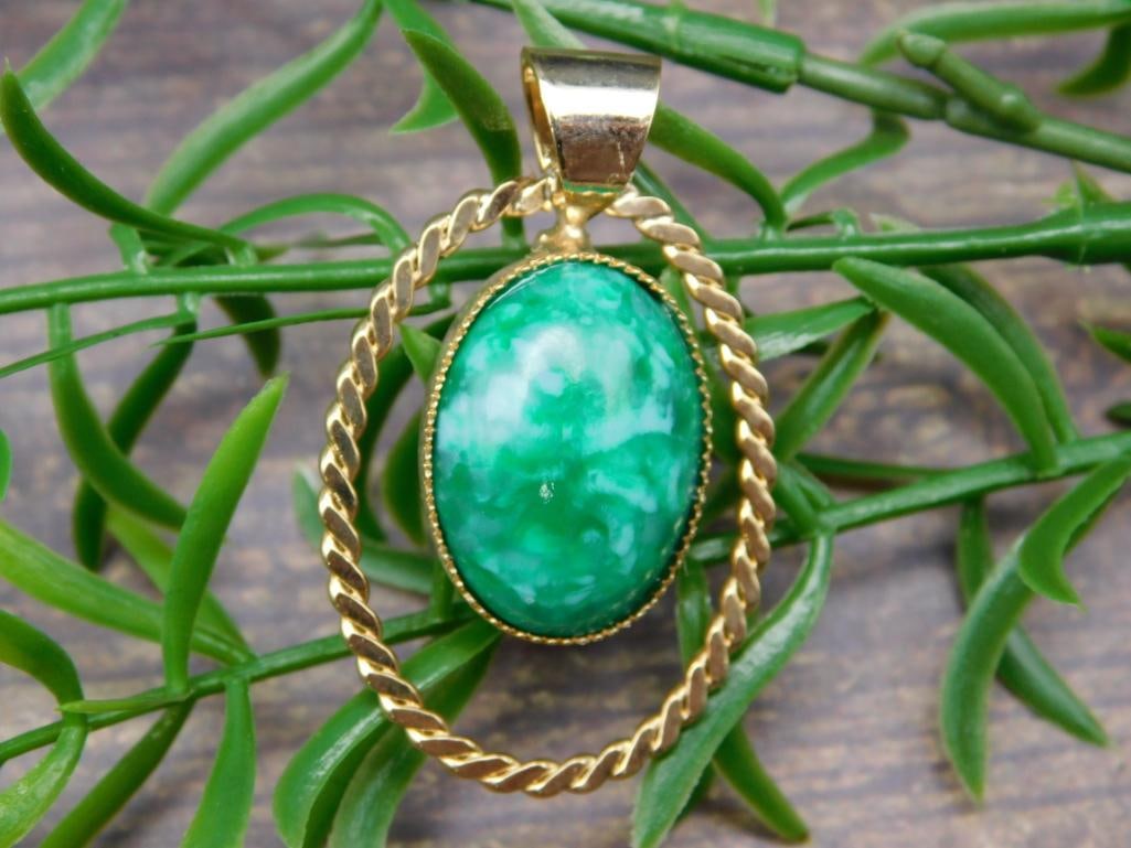 GENUINE STONE PENDANT ROCK STONE LAPIDARY SPECIMEN: GENUINE STONE PENDANT ROCK STONE LAPIDARY SPECIMEN