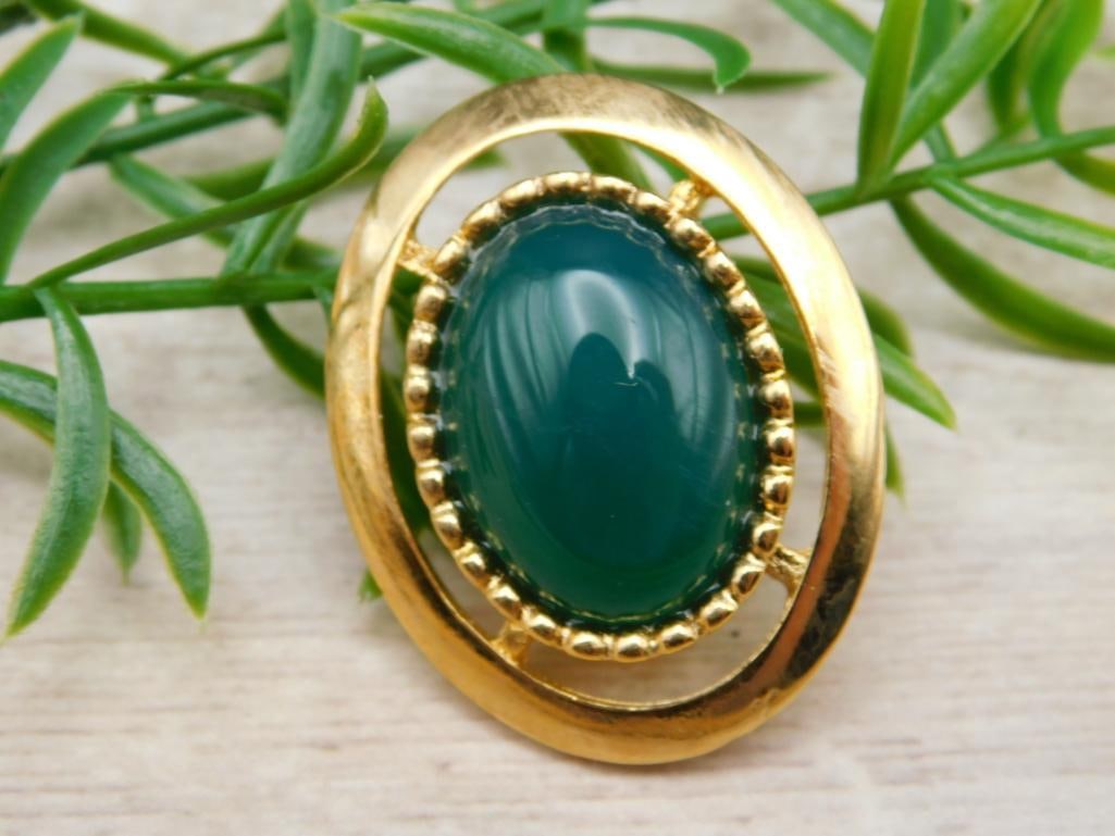 AVENTURINE PENDANT ROCK STONE LAPIDARY SPECIMEN: AVENTURINE PENDANT ROCK STONE LAPIDARY SPECIMEN