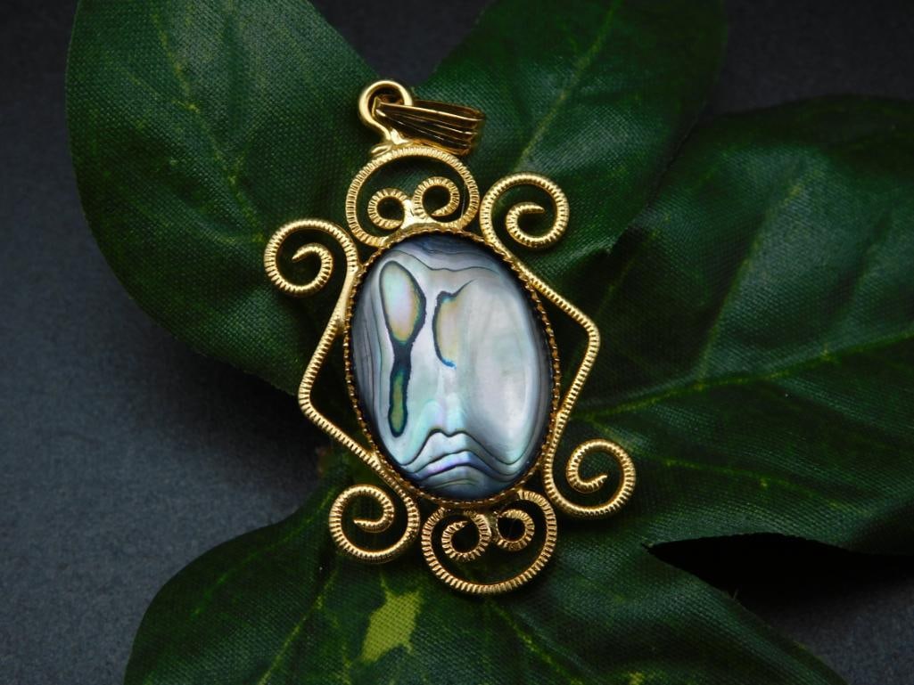 ABALONE STONE PENDANT ROCK STONE LAPIDARY SPECIMEN: ABALONE STONE PENDANT ROCK STONE LAPIDARY SPECIMEN