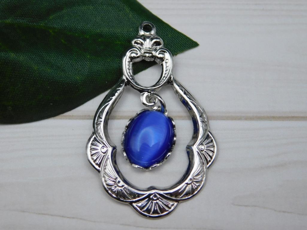 CATS EYE PENDANT ROCK STONE LAPIDARY SPECIMEN: CATS EYE PENDANT ROCK STONE LAPIDARY SPECIMEN