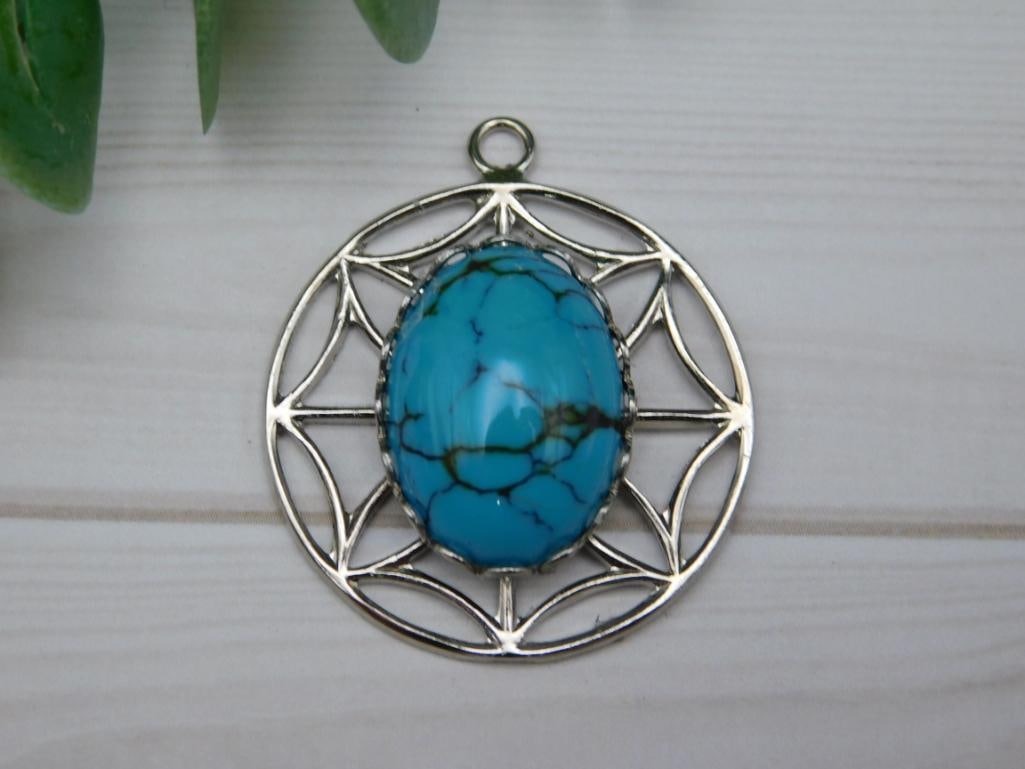 TURQUOISE PENDANT ROCK STONE LAPIDARY SPECIMEN: TURQUOISE PENDANT ROCK STONE LAPIDARY SPECIMEN