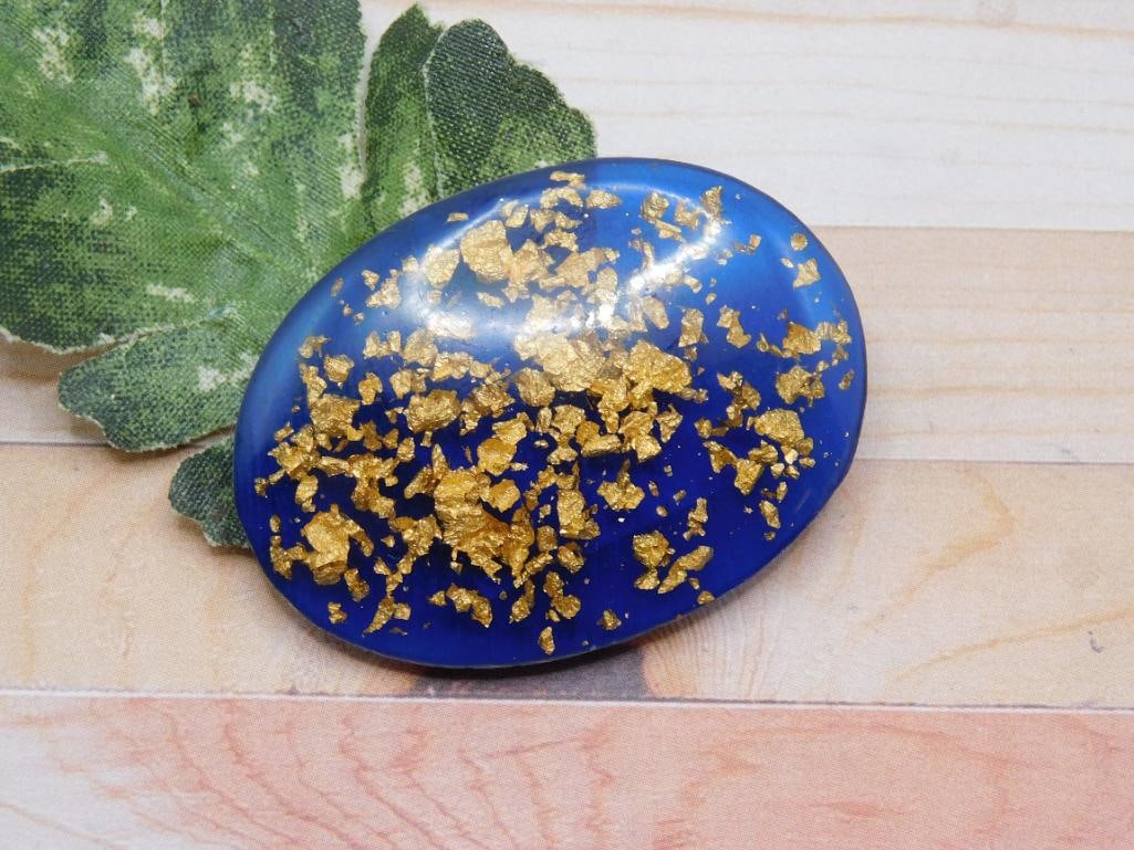 GOLD FLECKED CABOCHON ROCK STONE LAPIDARY SPECIMEN: GOLD FLECKED CABOCHON ROCK STONE LAPIDARY SPECIMEN