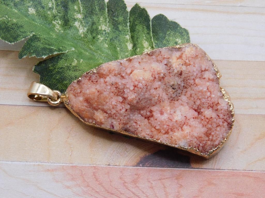 DRUZY QUARTZ PENDANT ROCK STONE LAPIDARY SPECIMEN: DRUZY QUARTZ PENDANT ROCK STONE LAPIDARY SPECIMEN
