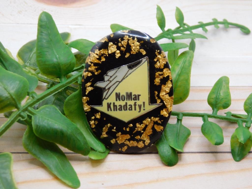 GOLD FLECKED CABOCHON ROCK STONE LAPIDARY SPECIMEN: GOLD FLECKED CABOCHON ROCK STONE LAPIDARY SPECIMEN