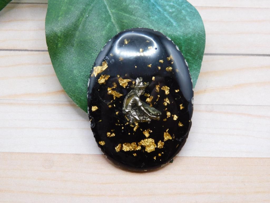 GOLD FLECKED COWBOY CABOCHON ROCK STONE LAPIDARY SPECIMEN: GOLD FLECKED COWBOY CABOCHON ROCK STONE LAPIDARY SPECIMEN