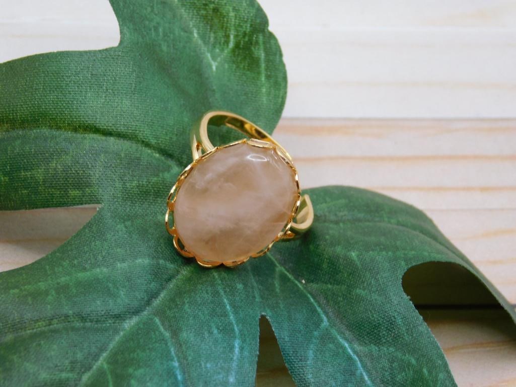 ROSE QUARTZ RING ROCK STONE LAPIDARY SPECIMEN: ROSE QUARTZ RING ROCK STONE LAPIDARY SPECIMEN