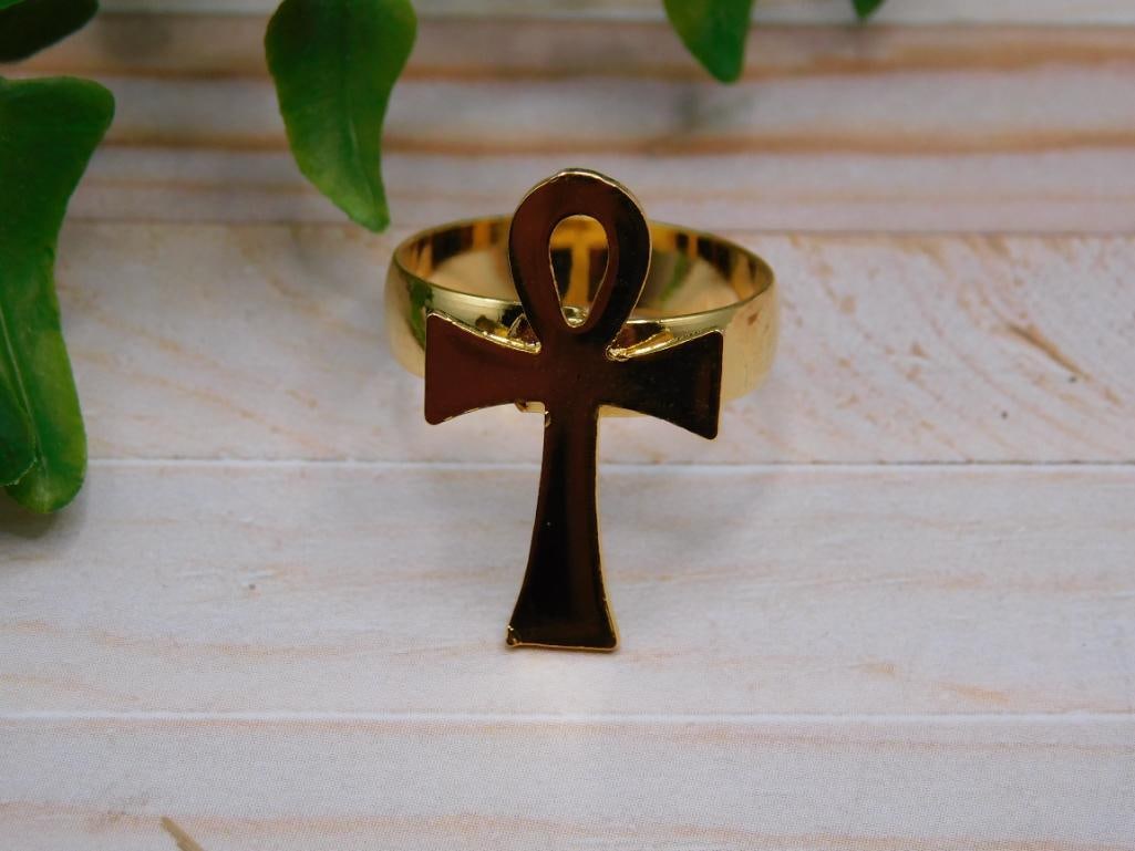 ANKH RING ROCK STONE LAPIDARY SPECIMEN: ANKH RING ROCK STONE LAPIDARY SPECIMEN