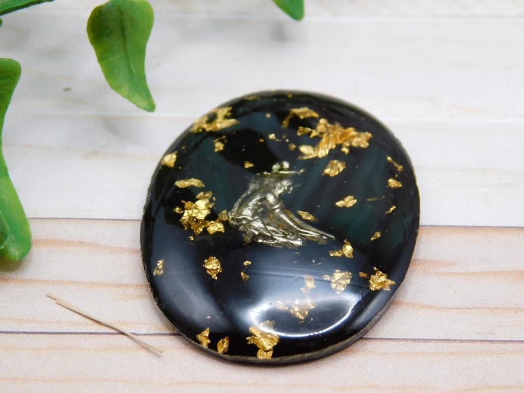 GOLD FLECKED COWBOY CABOCHON ROCK STONE LAPIDARY SPECIMEN: GOLD FLECKED COWBOY CABOCHON ROCK STONE LAPIDARY SPECIMEN