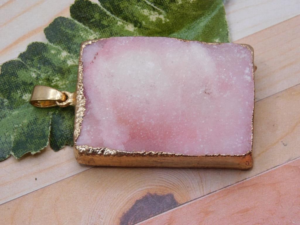 DRUZY QUARTZ PENDANT ROCK STONE LAPIDARY SPECIMEN: DRUZY QUARTZ PENDANT ROCK STONE LAPIDARY SPECIMEN