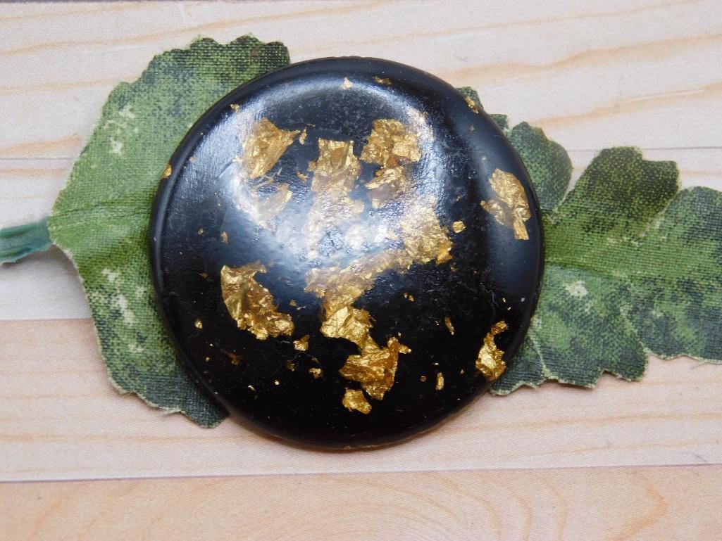 GOLD FLECKED CABOCHON ROCK STONE LAPIDARY SPECIMEN: GOLD FLECKED CABOCHON ROCK STONE LAPIDARY SPECIMEN