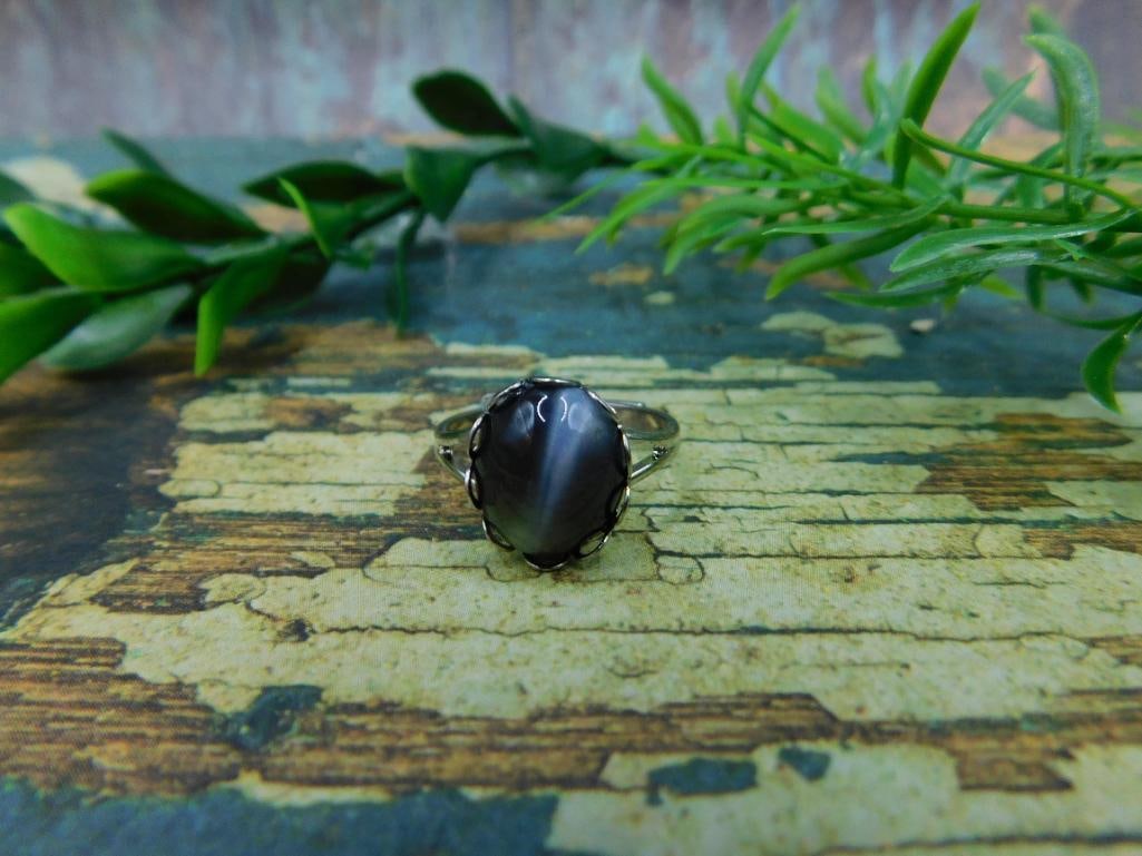 CATS EYE RING ROCK STONE LAPIDARY SPECIMEN: CATS EYE RING ROCK STONE LAPIDARY SPECIMEN