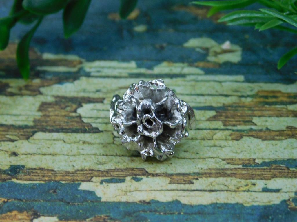 FLOWER RING ROCK STONE LAPIDARY SPECIMEN: FLOWER RING ROCK STONE LAPIDARY SPECIMEN