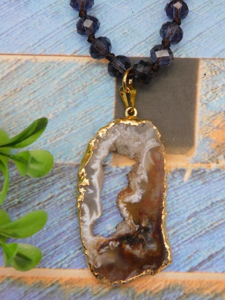 GEODE SLICE PENDANT ON SPARKLE BEAD NECKLACE: GEODE SLICE PENDANT ON SPARKLE BEAD NECKLACE