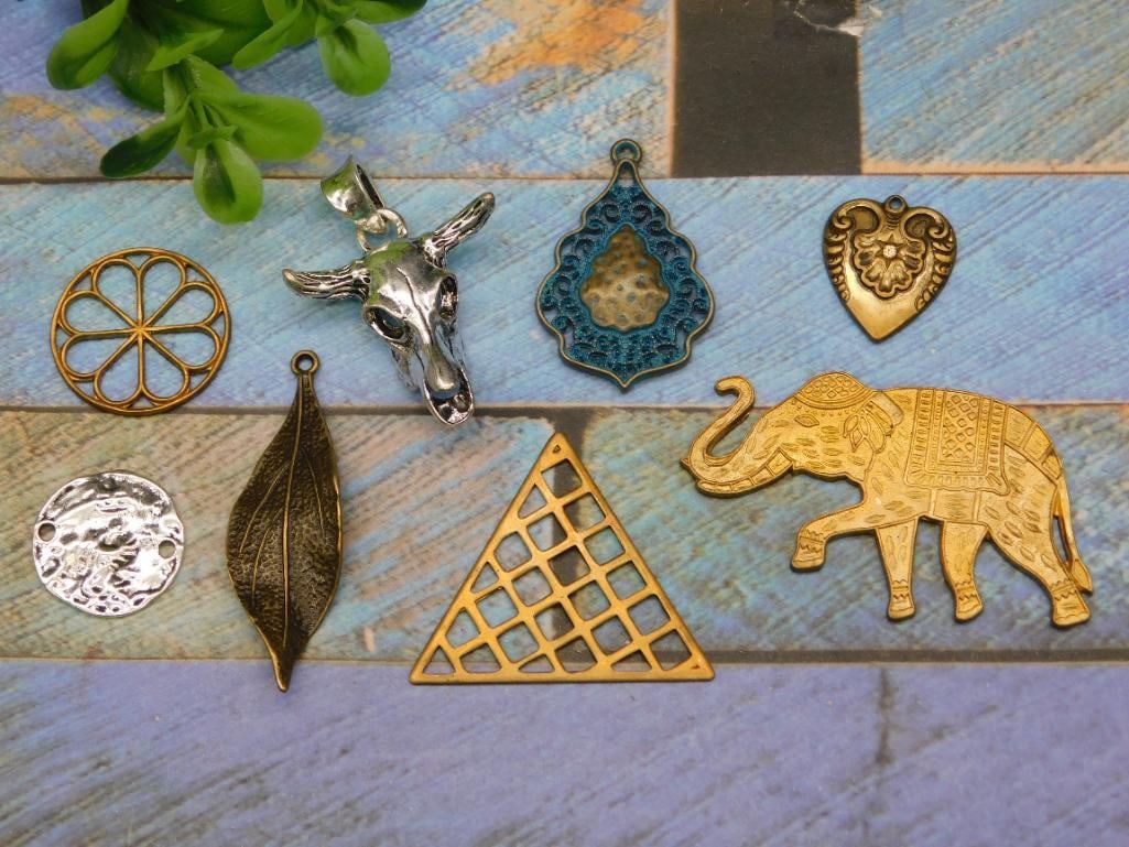 MIXED PENDANT LOT ROCK STONE LAPIDARY SPECIMEN: MIXED PENDANT LOT ROCK STONE LAPIDARY SPECIMEN