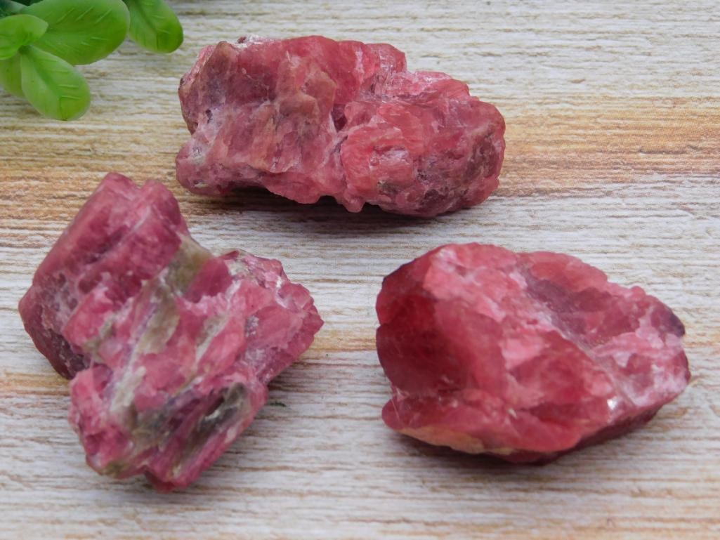 GEM RHODONITE ROCK STONE LAPIDARY SPECIMEN: GEM RHODONITE ROCK STONE LAPIDARY SPECIMEN