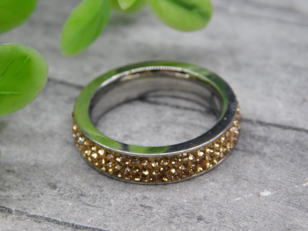 STONE RING ROCK STONE LAPIDARY SPECIMEN: STONE RING ROCK STONE LAPIDARY SPECIMEN