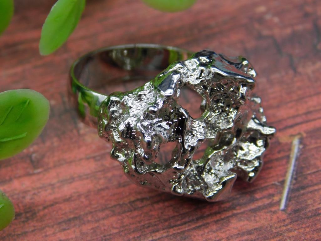 Silver Metal Nugget Style Ring with Abstract Design: Silver Metal Nugget Style Ring with Abstract Design