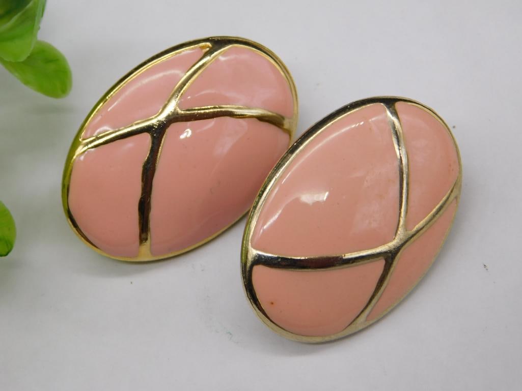 Vintage Pink and Goldtone Clip-On Earrings: Vintage Pink and Goldtone Clip-On Earrings