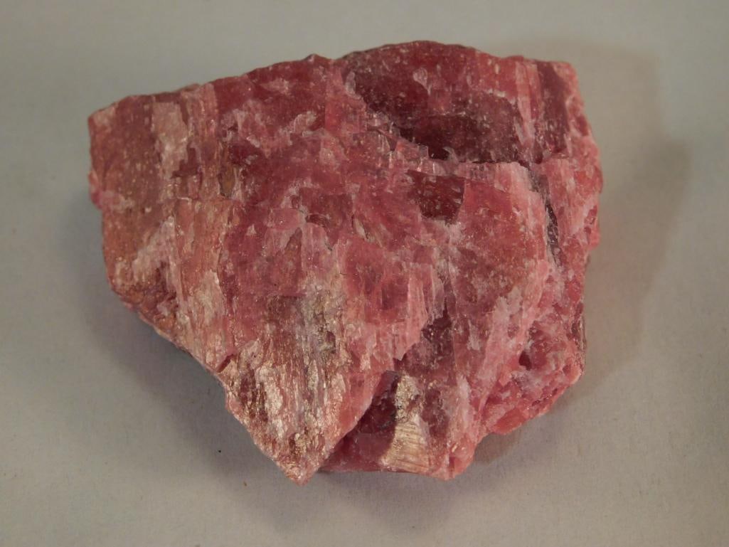 GEM RHODONITE 405 CARATS ROCK STONE LAPIDARY SPECIMEN: GEM RHODONITE 405 CARATS ROCK STONE LAPIDARY SPECIMEN