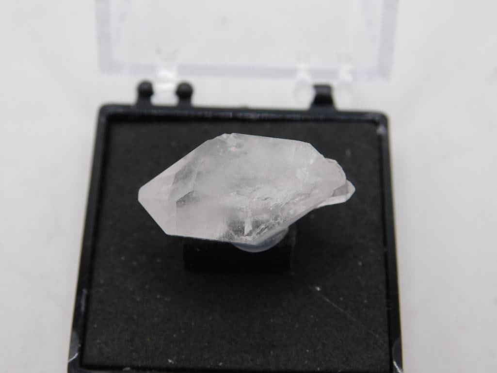 QUARTZ ROCK STONE LAPIDARY SPECIMEN - 2