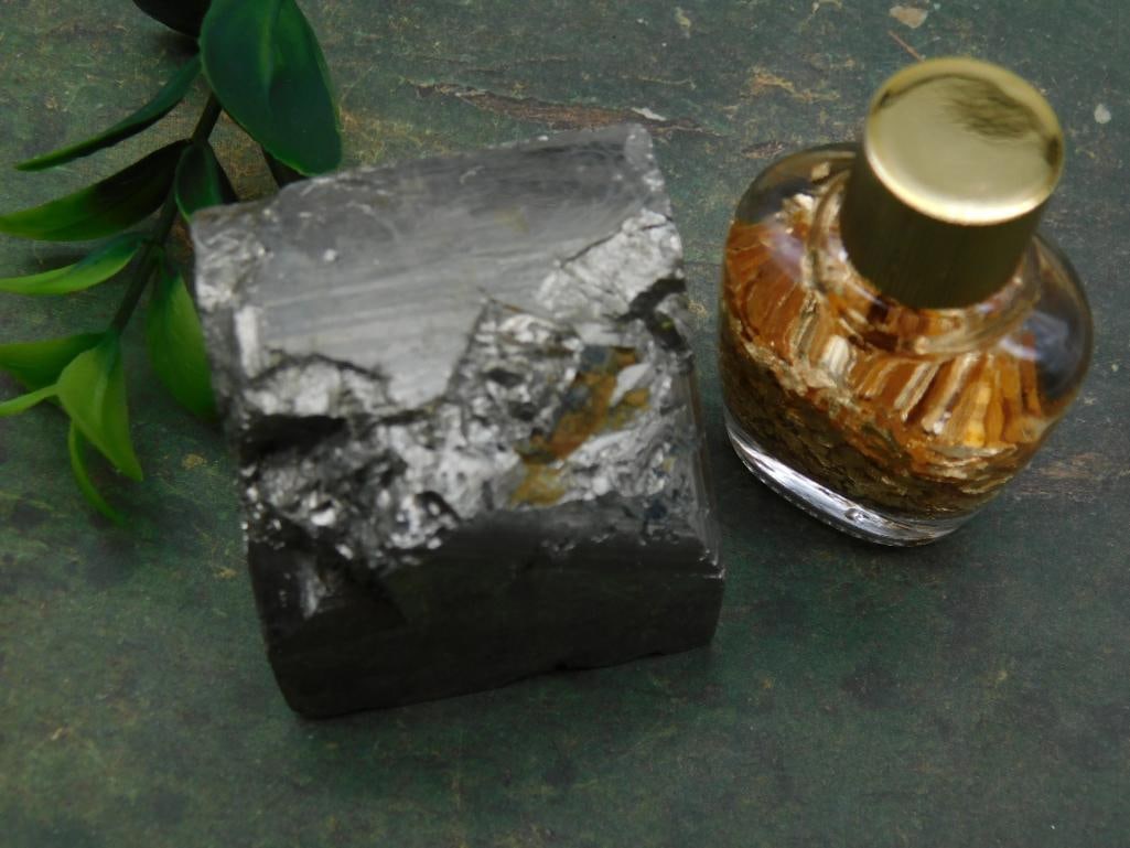 MIXED LOT ROCK STONE LAPIDARY SPECIMEN: MIXED LOT ROCK STONE LAPIDARY SPECIMEN