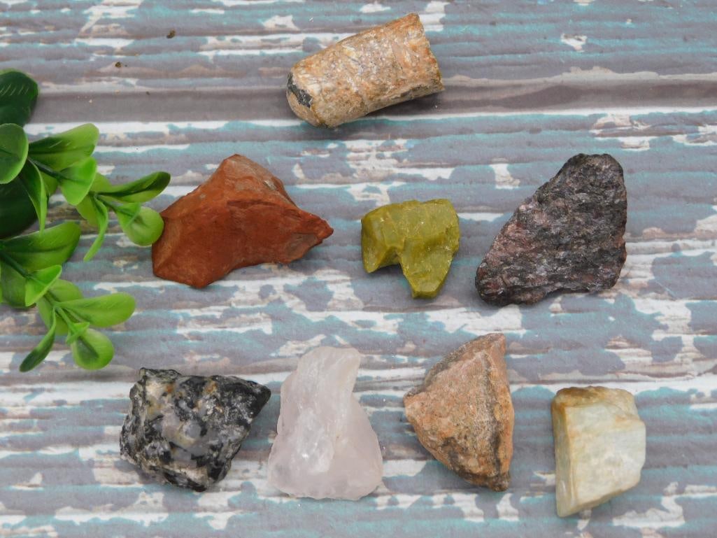 MIXED ROUGH ROCK ROCK STONE LAPIDARY SPECIMEN: MIXED ROUGH ROCK ROCK STONE LAPIDARY SPECIMEN