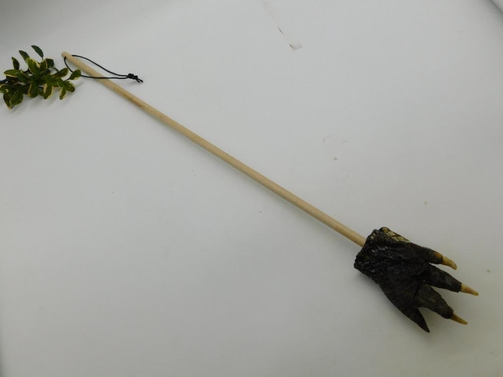 ALLIGATOR HAND BACK SCRATCHER: ALLIGATOR HAND BACK SCRATCHER