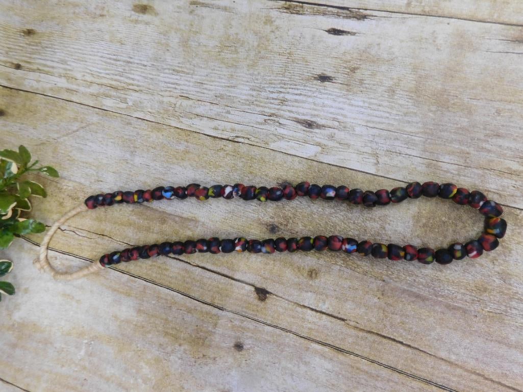 AFRICAN TRADE BEADS ROCK STONE LAPIDARY SPECIMEN: AFRICAN TRADE BEADS ROCK STONE LAPIDARY SPECIMEN