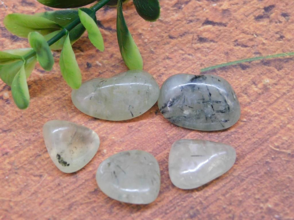 PREHNITE ROCK STONE LAPIDARY SPECIMEN: PREHNITE ROCK STONE LAPIDARY SPECIMEN