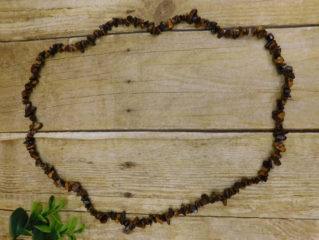 GENUINE STONE CHIP NECKLACE ROCK STONE LAPIDARY SPECIMEN: GENUINE STONE CHIP NECKLACE ROCK STONE LAPIDARY SPECIMEN