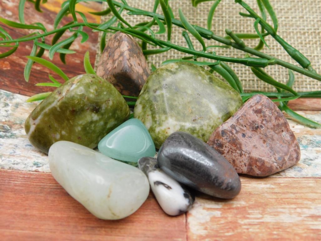 MIXED AGATE LOT ROCK STONE LAPIDARY SPECIMEN: MIXED AGATE LOT ROCK STONE LAPIDARY SPECIMEN