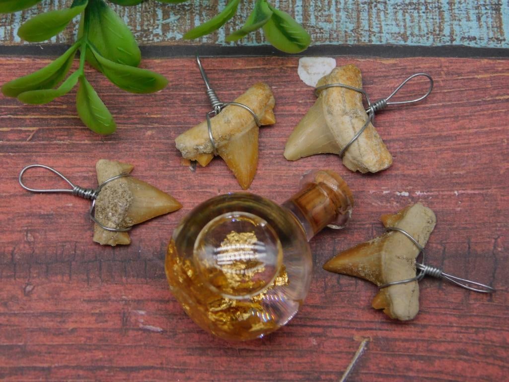 SHARK TEETH PENDANTS AND GOLD FLAKES IN BOTTLE: SHARK TEETH PENDANTS AND GOLD FLAKES IN BOTTLE