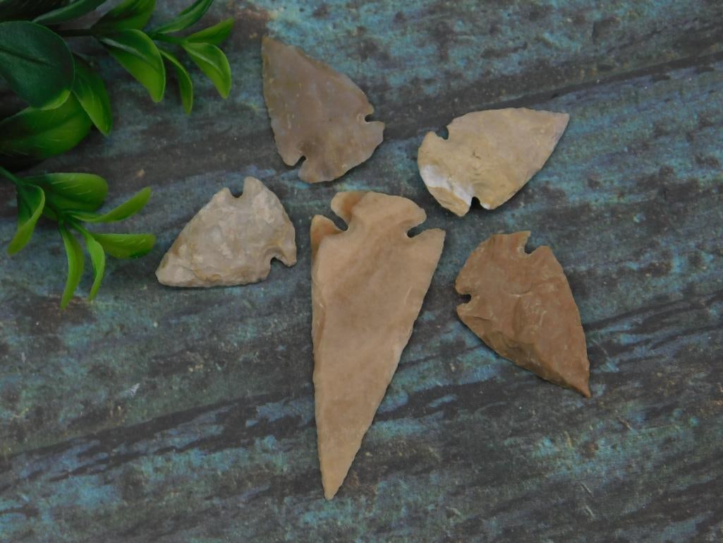 HAND KNAPPED ARROWHEADS ROCK STONE LAPIDARY SPECIMEN (1 of 2)