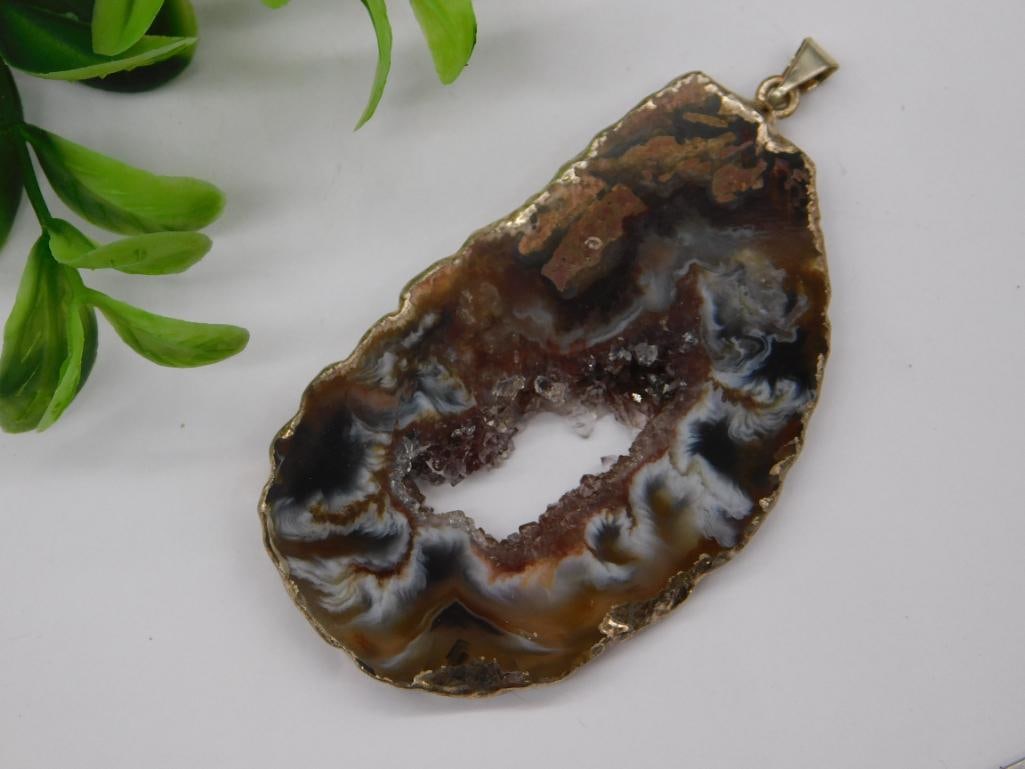 GEODE SLICE PENDANT ROCK STONE LAPIDARY SPECIMEN: GEODE SLICE PENDANT ROCK STONE LAPIDARY SPECIMEN