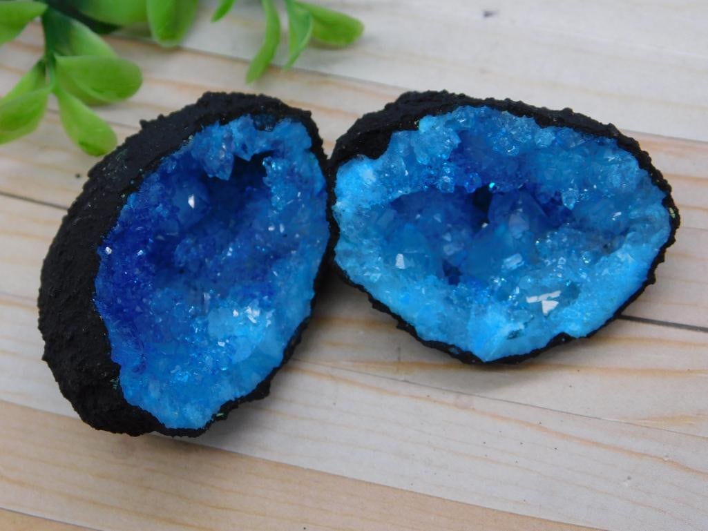 BLUE GEODE ROCK STONE LAPIDARY SPECIMEN: BLUE GEODE ROCK STONE LAPIDARY SPECIMEN