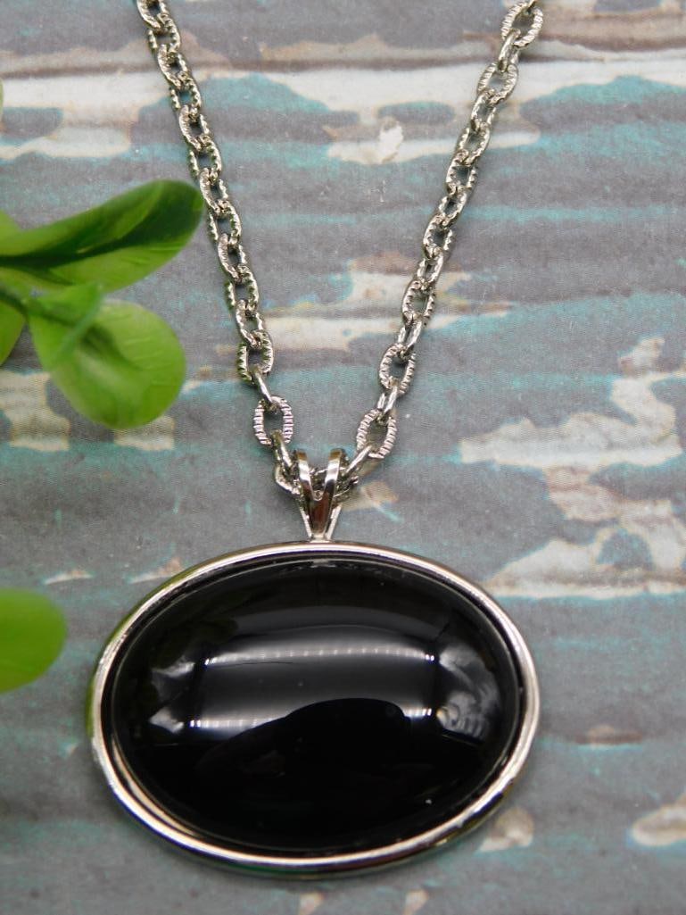 STONE PENDANT ON CHAIN NECKLACE ROCK STONE LAPIDARY SPECIMEN: STONE PENDANT ON CHAIN NECKLACE ROCK STONE LAPIDARY SPECIMEN