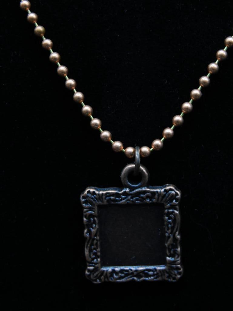 FRAME PENDANT ON CHAIN NECKLACE: FRAME PENDANT ON CHAIN NECKLACE