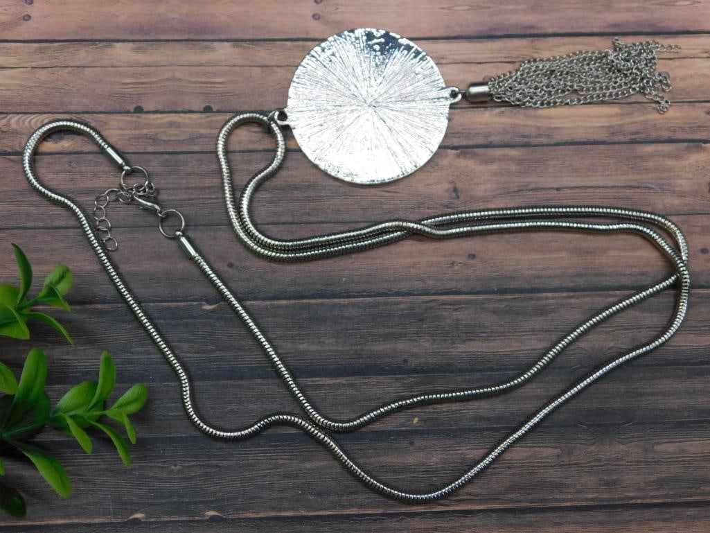 FRINGE PENDANT ON CHAIN NECKLACE ROCK STONE LAPIDARY SPECIMEN: FRINGE PENDANT ON CHAIN NECKLACE ROCK STONE LAPIDARY SPECIMEN