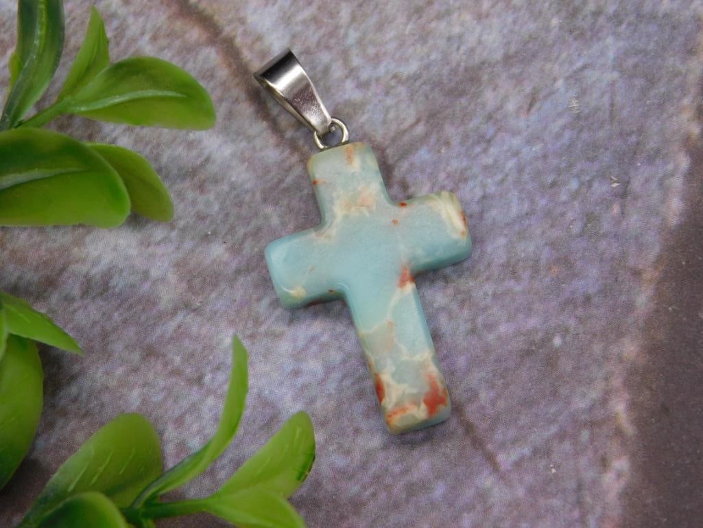 LARIMAR CROSS PENDANT ROCK STONE LAPIDARY SPECIMEN: LARIMAR CROSS PENDANT ROCK STONE LAPIDARY SPECIMEN