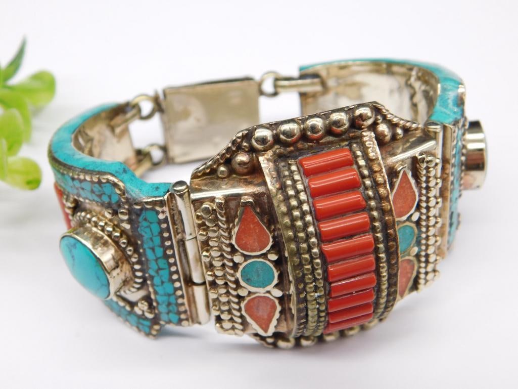 RED CORA AND TURQUOISE METAL CUFF BRACELET ROCK STONE LAPIDARY SPECIMEN: RED CORA AND TURQUOISE METAL CUFF BRACELET ROCK STONE LAPIDARY SPECIMEN