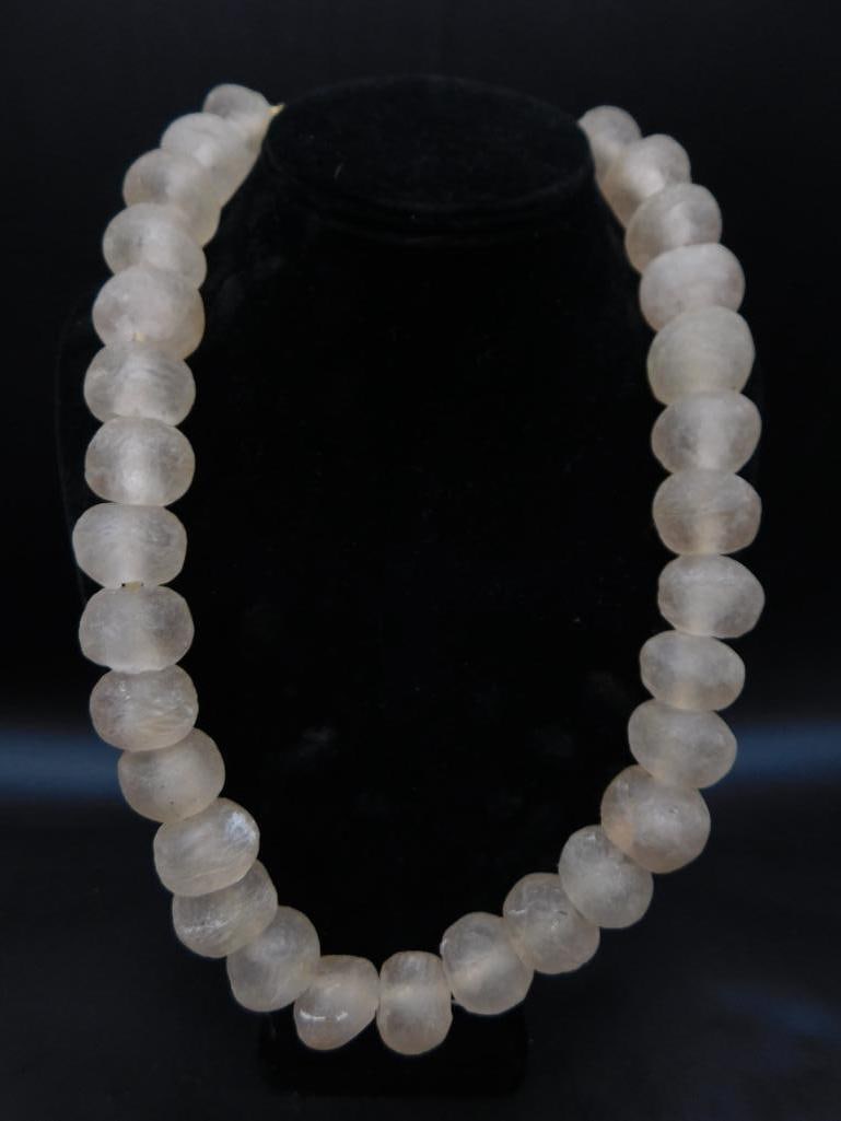 SEA GLASS NECKLACE ROCK STONE LAPIDARY SPECIMEN: SEA GLASS NECKLACE ROCK STONE LAPIDARY SPECIMEN