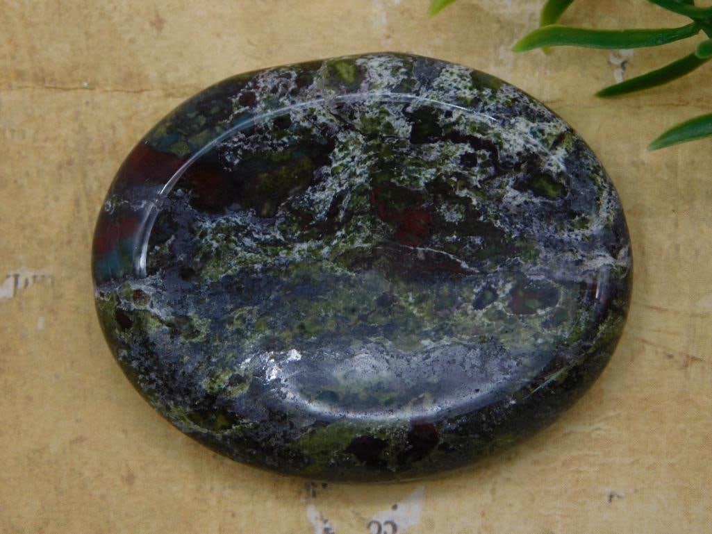 DRAGONS BLOOD WORRY STONE ROCK STONE LAPIDARY SPECIMEN (1 of 2)