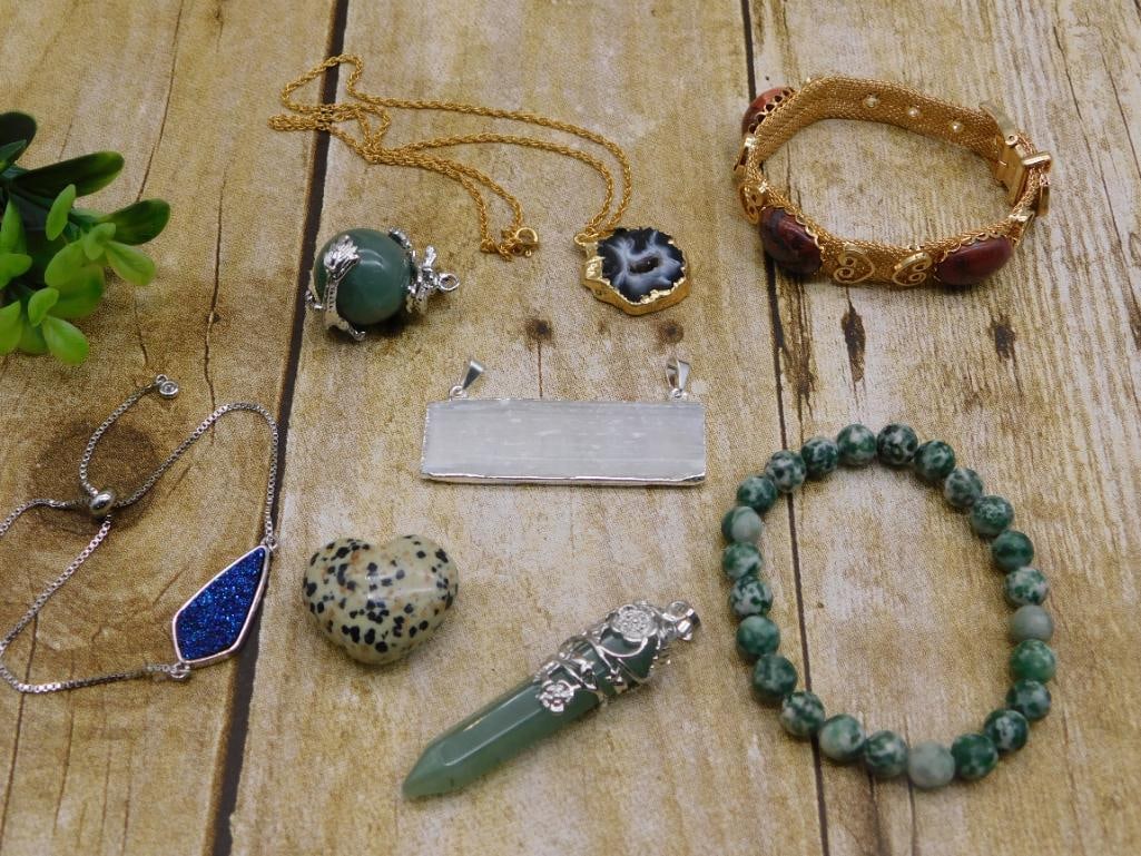 MIXED LOT ROCK STONE LAPIDARY SPECIMEN: MIXED LOT ROCK STONE LAPIDARY SPECIMEN