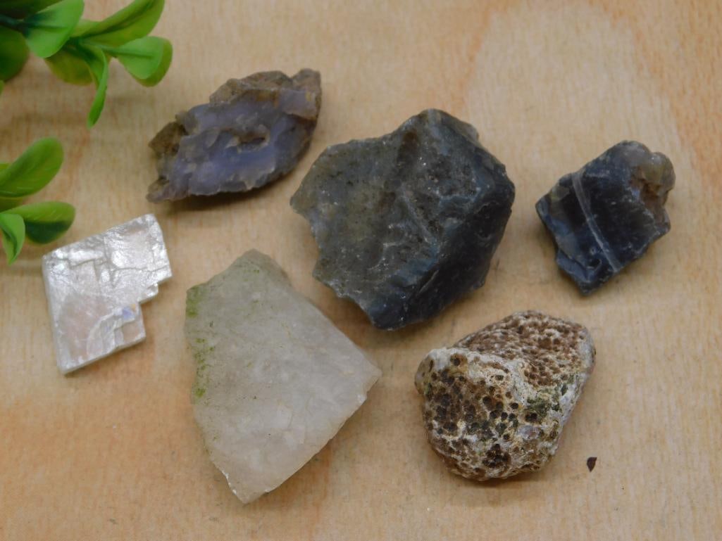 MIXED ROUGH LOT ROCK STONE LAPIDARY SPECIMEN: MIXED ROUGH LOT ROCK STONE LAPIDARY SPECIMEN