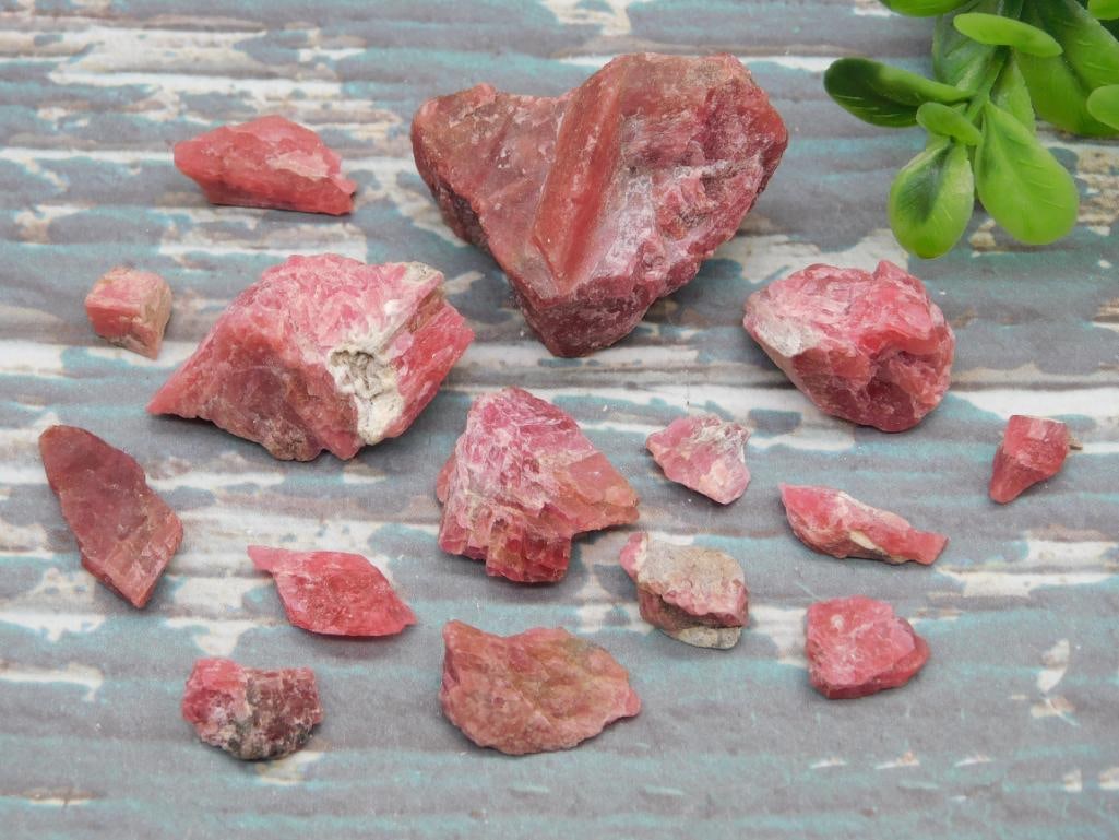 GEM RHODONITE ROCK STONE LAPIDARY SPECIMEN: GEM RHODONITE ROCK STONE LAPIDARY SPECIMEN