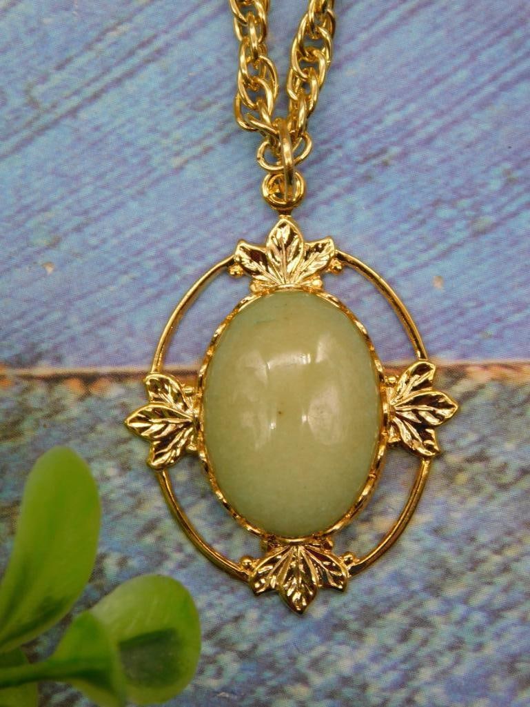 GENUINE STONE PENDANT ON CHAIN NECKLACE: GENUINE STONE PENDANT ON CHAIN NECKLACE